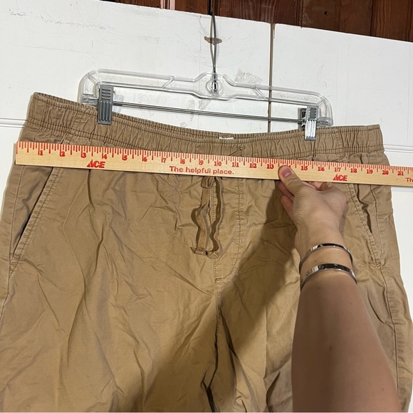 GAP Khaki Easy Shorts 9 inch Drop Size XL - Picture 5 of 7